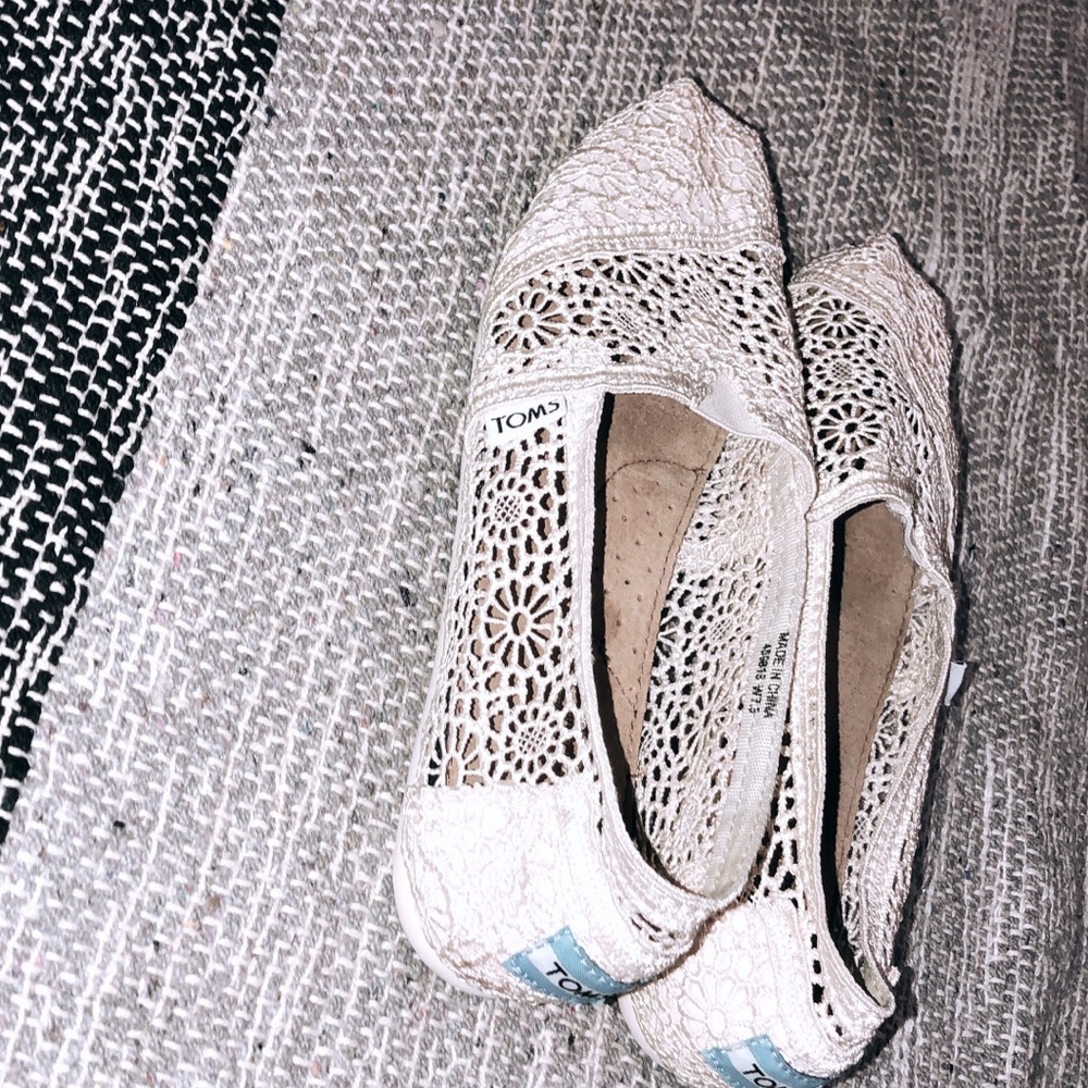 TOMS . like new !